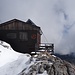 Der Aufstieg beginnt an der Bergwachthütte über dem Gjaidsteinsattel