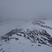 Beim Abstieg zum Gjaidsteinsattel setzt sich endgültig der Nebel durch.