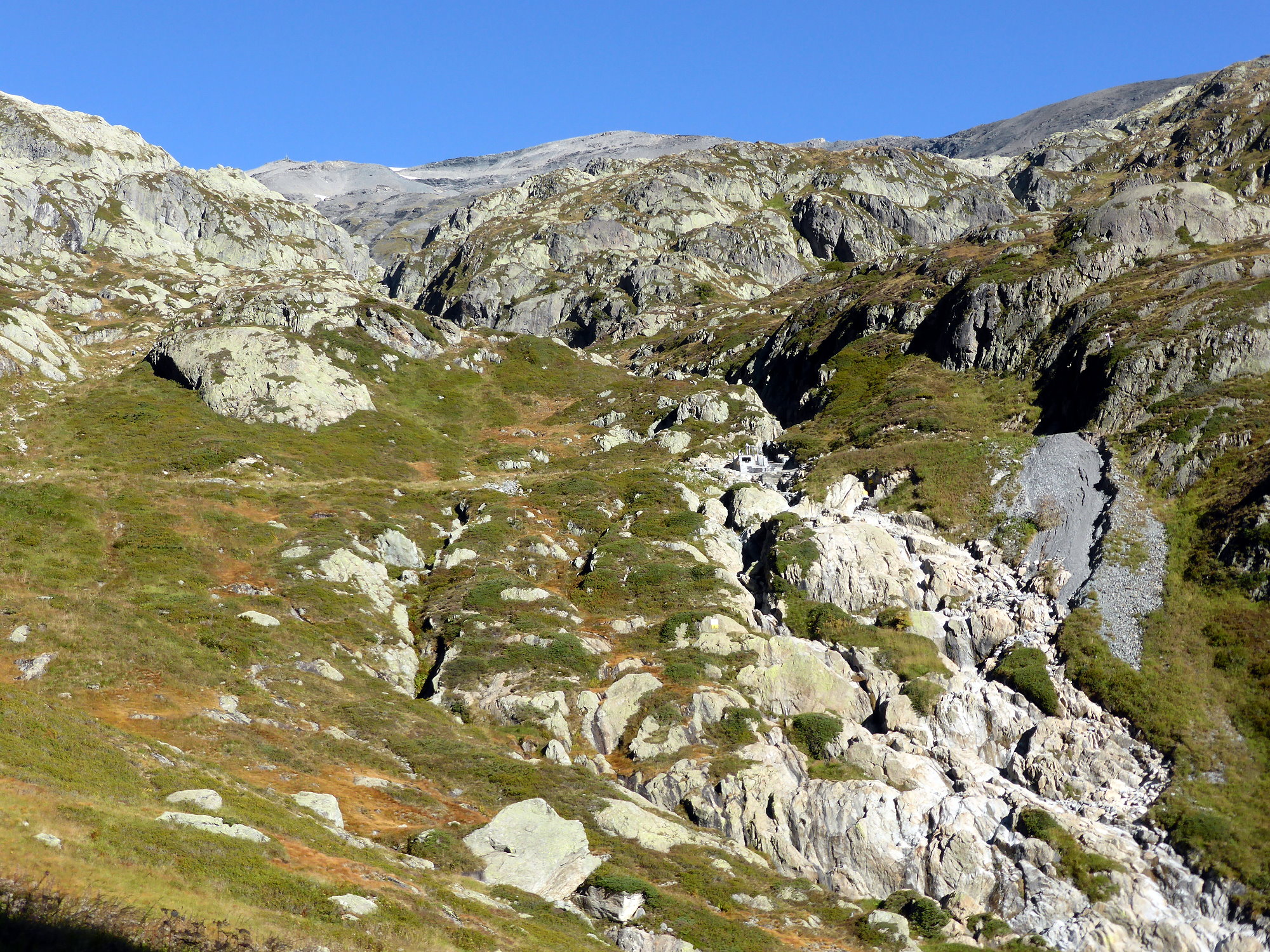 Refuge De La Pierre á Bérard Avis Am Refuge de la Pierre à Bérard: Blick zum Mont Buet.... [hikr.org]