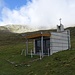 Niwen in den Wolken - akzentuiert die Kapelle auf Alp Stafel ...