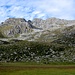 La bucolica conca dell'Alpe Visogno con le Cime di Malvedello