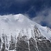 Das Weißhorn taucht aus den Wolken auf, noch müssen viele Höhenmeter überwunden werden
