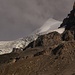 Ein Zoom auf's Doldenhorn. Die Distanz dorthin täuscht gewaltig. Am linken Rand zum Felsen (links) ist der Einstieg auf den Doldenhorngletscher auf rund 3000m ü.M.