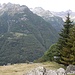 <b>Sul versante opposto della valle si nota il terrazzo che ospita la località Monte Valdo (1248 m).</b>