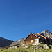 Alp Säss: Nach dem Alpabtrieb liegen die Hütten völlig verlassen da 