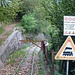 Incrocio con il tracciolino (il percorso vero e proprio è alle spalle del fotografo).
Al momento (settembre 2014) è chiuso per lavori. Sembra che vogliano adattarlo meglio al transito per MTB.