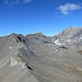 Blick vom Piz d'Artgas aufs letzte Gipfelziel: die Muttenberge