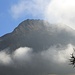 Hirzer in tiefen Wolken