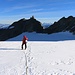 Abstieg über den Glacier de Tsena Réfien. Im Hintergrund ist der höchste Punkt der Pointes de Tsena Réfien (3500m).