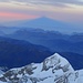 am Bossesgrat, am Horizont der Schatten vom Mont Blanc