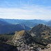 Weiter Blick über die eben überschrittene Rotspielscheibe in die Chiemgauer Alpen