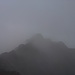 Rückblick. Die Vordere Suwaldspitze verschwindet wieder im Nebel.