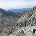 Aufstieg zur Hochlichtspitz, im Hintergrund der Walserkamm; rechts der Bildmitte markant der Feuerstein
