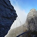 Die Charlotte Bridge: ein Highlight des Klettersteigs Braunwald und photogen noch dazu, insbesondere wenn der Nebel die Südwände der Eggstöcke hochdrückt
