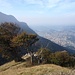 im Abstieg zur Bocchetta di Brumea mit Blick auf Lugano und Umgebung