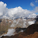Rechts der Rabenkopf (Cima dei Corvi, 3393 m) mit Schneeauflage