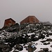 Mischabel-Hütten gerade unterhalb der Nebel-Grenze. Der Hüttenabstieg war mit dem liegenden Nass-Schnee ziemlich mühsam.
