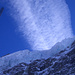 Blick in die Höhe - Hängegletscher, Fluhzeugstreifen und der ständige Begleiter, die Schneesonde