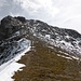 Blick zurück auf die mittlere Wösterspitze von der Lücke zwischen mittlerem und nördlichem Gipfel. Der Abstieg in die Lücke streift den I. Grad.
