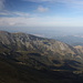 Midžor - Ausblick am Gipfel auf den Bergrücken, der vom Dupljak / Oba ostwärts hinunter nach Bulgarien zieht.