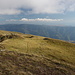 Midžor - Ausblick am Gipfel. Links sind einige Grenzsteine zu erahnen. Ansonsten geht der Blick vor allem über serbisches Gebiet.