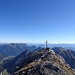 Rückblick zum Gipfelkreuz, welches nicht an der höchsten Stelle steht