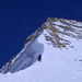 Der lange und steile Schneegrat zur Epaule - Mauro und Graham haben den Abstieg bald hinter sich