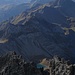 Blick über den turmreichen W-Grat gen Hintersee, zu dem es nur ein Joch, aber keine Spitze gibt.