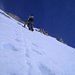 Schottische Treppenspuren im steilen Schnee hinauf zur Arrête du Blanc