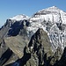 Blick vom Ofen über die Tschingelhörner zum Piz Segnas und Piz Sardona. In seiner ganzen Länge schön zu sehen ist auch der [tour68085 Westgrat] vom Segnespass zum Piz Sardona.