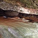 Der Höhlenweg führt oft entlang eines unterirdischen Flusslaufes
