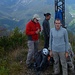 L'autore, in grigio, sulla cima del Monte Corno