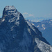 Man schaut buchstäblich aufs Matterhorn hinunter, links im Hintergrund Monte Viso, rechts Gran Paradiso (?)