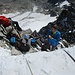 Gipfelrast. Berno, Bianca und Philipp geniessen den warmen Tag