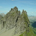 Türmlihorn...was für ein Berg!
Wenn man das Bild in Originalgrösse anschaut, ist die Schweizer Fahne gut zu erkennen. 
Und [http://www.hikr.org/gallery/photo101081.html?post_id=11016#1 so] sieht es im Winter aus. 