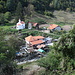 Crni vrh - Blick auf einen Teil des Dorfes. Etwas oberhalb des Ortes, am Abzweig der Piste nach Golema reka, beginnen wir unsere Tour. 