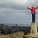 WoPo proudly presents: Edinburgh (in Wirklichkeit performe ich hier ein Gipfelfoto, wie es der großartige [u Sputnik] normalerweise machen würde)vom  Gipfel des Blackford Hill
