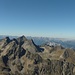 auf dem Sulzkogel - wegen der guten Sicht mal das ganze Panorama, hier zunächst im Vordergrund Acher- und Manigkogel, also nach Westen, hinten die Lechtaler Alpen