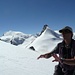 der Bergführer erklärt; das Rimpfischhorn im Hintergrund