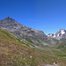 Die Alp Sassière mit der Aiguille de la Grande Sassière (links) und La Tsanteleina (rechts)