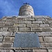 Die Gipfelskulptur mit dem Kreuz auf dem Torre (1993m). Die Skulptur wurde 1973 errichtet und hat hauptsäschlich den Zweck als als trigonometrischer Vermessungspunkt.