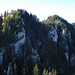 Genau das gefällt mir hier, diese schroffen Felsen