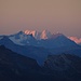 Weit weg die Berner Alpen: Lauteraarhorn und Schreckhorn