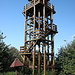 Gudurički vrh - Am Gipfel befindet sich ein Aussichsturm aus Holz und ermöglicht Ausblicke über die Baumkronen hinweg in die Umgebung.