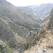 Der erste Blick auf der anderen Seite des Berges ins Tal. Und was sehe ich? Da sind ja noch mehr Inka-Terrassen.