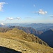 Die Alpe di Ribia in der abendlichen Sonne mit herrlicher Aussicht in die Ferne.