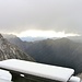 Am 22. Oktober 2014 erstmalig etwas weitere Sicht auf der Alp Ribia. Ansonsten immer noch alles ist in Grau und Weiss gehüllt und es schneit immer noch leicht.