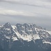 Den Aufstieg von Frümsen über die Alp Alpeel auf die Hüser mussten wir im Laufe der Woche bald mal auf einen anderen Termin verschieben. Wie man sieht, sind im Bereich der steilen Aufstiegsroute zwischen Hochhus und Hüser Schneebretter runter gegangen