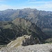 Das wuchtige Daumenmassiv mit dem Grat zum Nebelhorn (Hindelanger Klettersteig); mittig im Vordergrund der [http://www.hikr.org/tour/post65710.html Roßkopf] über dem Hintersteiner Tal