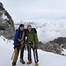 Billy und Danny auf dem Sattel vor dem Gipfel. Im Hintergrund das Finsteraarhorn